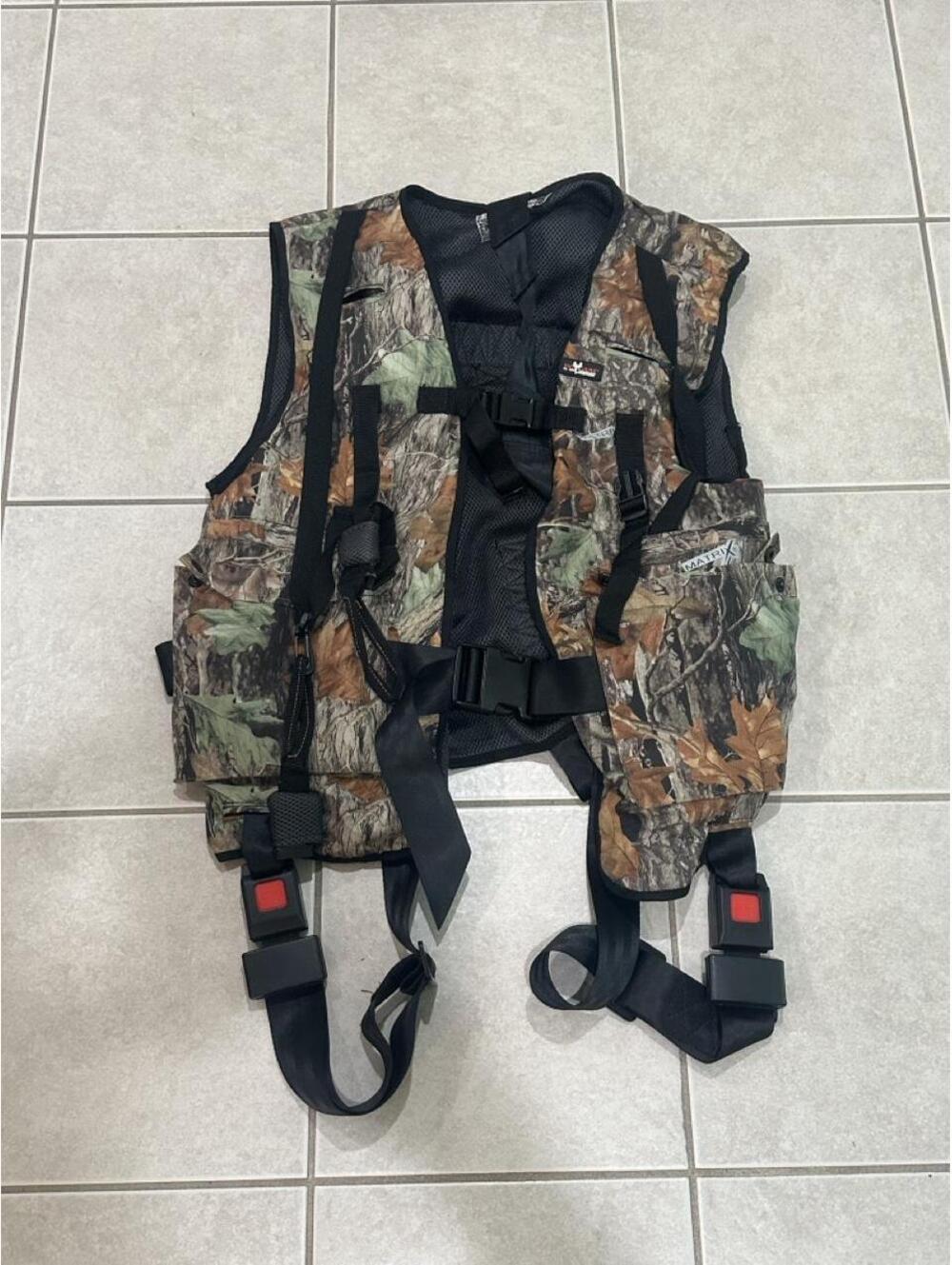 Realtree Men's Multi and Khaki Gilet
